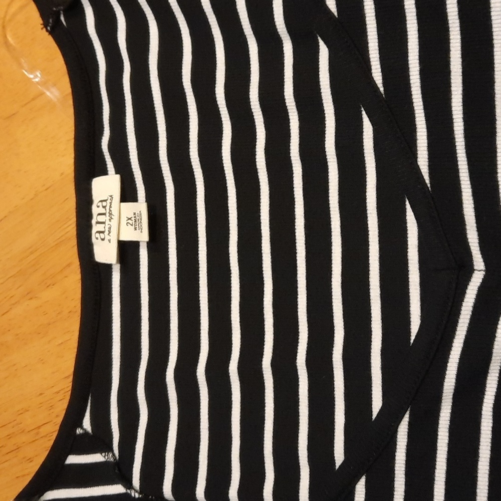 a.n.a Striped Black & White Women's Top, NWT, 2X